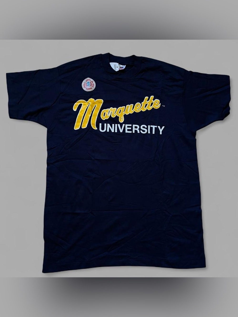 NWT Vintage 90’s Marquette University NCAA Navy Singlestitch T-Shirt. Size XL.